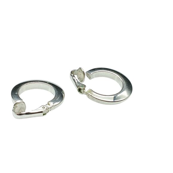 Vintage Basic Silver Tone Hoop Earrings Clip On - Picture 5 of 5